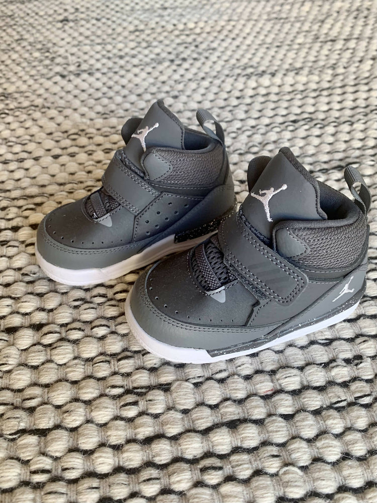 Kinder Sneaker Jordan NEU